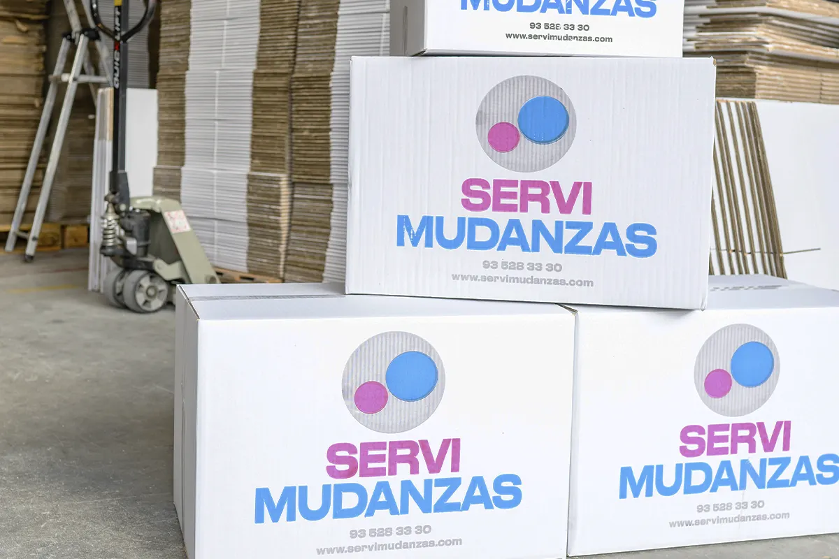 Embalaje profesional con cajas de doble capa para mudanzas en Mataró